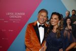 Amsterdam 11 oktober 2021
Premiere Liefde zonder grenzenin Tuschinski met in de hoofdrol Yolanthe Cabau v Kasbergen Jim Bakkum Soy Kroon Abbey Hoes  Hajo Bruins en Peggy Vrijens . Marcel Boekhoorn met zijn vriendin Rebecca Cabau v Kasbereg