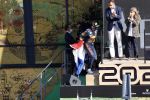 Zandvoort 5 september 2021
Max Verstappen wint de GP F1 van Nederland . Hij staat op het podium met Lewis Hamilton en Valteri Bottas. Charlene de Carvalho Heineken reikt de prijzen uit.