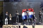 Zandvoort 5 september 2021
Max Verstappen wint de GP F1 van Nederland . Hij staat op het podium met Lewis Hamilton en Valteri Bottas. Charlene de Carvalho Heineken reikt de prijzen uit.