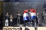 Zandvoort 5 september 2021
Max Verstappen wint de GP F1 van Nederland . Hij staat op het podium met Lewis Hamilton en Valteri Bottas. Charlene de Carvalho Heineken reikt de prijzen uit.