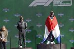 Zandvoort 5 september 2021
Max Verstappen wint de GP F1 van Nederland . Hij staat op het podium met Lewis Hamilton en Valteri Bottas. Charlene de Carvalho Heineken reikt de prijzen uit.