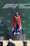 Zandvoort 5 september 2021
Max Verstappen wint de GP F1 van Nederland . Hij staat op het podium met Lewis Hamilton en Valteri Bottas. Charlene de Carvalho Heineken reikt de prijzen uit.