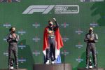 Zandvoort 5 september 2021
Max Verstappen wint de GP F1 van Nederland . Hij staat op het podium met Lewis Hamilton en Valteri Bottas. Charlene de Carvalho Heineken reikt de prijzen uit.