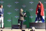 Zandvoort 5 september 2021
Max Verstappen wint de GP F1 van Nederland . Hij staat op het podium met Lewis Hamilton en Valteri Bottas. Charlene de Carvalho Heineken reikt de prijzen uit.