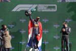Zandvoort 5 september 2021
Max Verstappen wint de GP F1 van Nederland . Hij staat op het podium met Lewis Hamilton en Valteri Bottas. Charlene de Carvalho Heineken reikt de prijzen uit.
