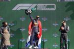 Zandvoort 5 september 2021
Max Verstappen wint de GP F1 van Nederland . Hij staat op het podium met Lewis Hamilton en Valteri Bottas. Charlene de Carvalho Heineken reikt de prijzen uit.