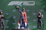 Zandvoort 5 september 2021
Max Verstappen wint de GP F1 van Nederland . Hij staat op het podium met Lewis Hamilton en Valteri Bottas. Charlene de Carvalho Heineken reikt de prijzen uit.