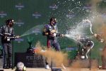 Zandvoort 5 september 2021
Max Verstappen wint de GP F1 van Nederland . Hij staat op het podium met Lewis Hamilton en Valteri Bottas. Charlene de Carvalho Heineken reikt de prijzen uit.