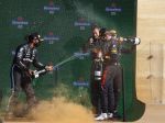 Zandvoort 5 september 2021
Max Verstappen wint de GP F1 van Nederland . Hij staat op het podium met Lewis Hamilton en Valteri Bottas. Charlene de Carvalho Heineken reikt de prijzen uit.