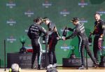 Zandvoort 5 september 2021
Max Verstappen wint de GP F1 van Nederland . Hij staat op het podium met Lewis Hamilton en Valteri Bottas. Charlene de Carvalho Heineken reikt de prijzen uit.