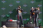 Zandvoort 5 september 2021
Max Verstappen wint de GP F1 van Nederland . Hij staat op het podium met Lewis Hamilton en Valteri Bottas. Charlene de Carvalho Heineken reikt de prijzen uit.