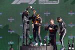 Zandvoort 5 september 2021
Max Verstappen wint de GP F1 van Nederland . Hij staat op het podium met Lewis Hamilton en Valteri Bottas. Charlene de Carvalho Heineken reikt de prijzen uit.