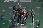 Zandvoort 5 september 2021
Max Verstappen wint de GP F1 van Nederland . Hij staat op het podium met Lewis Hamilton en Valteri Bottas. Charlene de Carvalho Heineken reikt de prijzen uit.