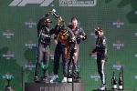 Zandvoort 5 september 2021
Max Verstappen wint de GP F1 van Nederland . Hij staat op het podium met Lewis Hamilton en Valteri Bottas. Charlene de Carvalho Heineken reikt de prijzen uit.