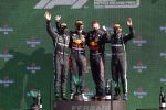 Zandvoort 5 september 2021
Max Verstappen wint de GP F1 van Nederland . Hij staat op het podium met Lewis Hamilton en Valteri Bottas. Charlene de Carvalho Heineken reikt de prijzen uit.