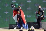 Zandvoort 5 september 2021
Max Verstappen wint de GP F1 van Nederland . Hij staat op het podium met Lewis Hamilton en Valteri Bottas. Charlene de Carvalho Heineken reikt de prijzen uit.