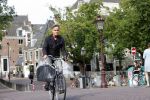 Amsterdam 6 september 2021
Max Westerman op de fiets in het centrum van Amsterdam.