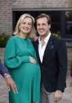 Noordwijk 4 september 2021
Martien Meiland viert zijn 60e verjaardag in de tuin van zijn nieuwe huis/villa. Aanwezig oa Erica Meiland Maxime Meiland (zwanger) met partner Leroy Molkenboer en Montana Meiland met partner Dirk