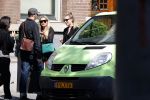 Amsterdam 3 september 2021
Nikkie Plessen wandelend op straat met een kennis.