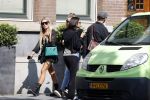 Amsterdam 3 september 2021
Nikkie Plessen wandelend op straat met een kennis.