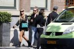 Amsterdam 3 september 2021
Nikkie Plessen wandelend op straat met een kennis.