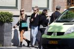 Amsterdam 3 september 2021
Nikkie Plessen wandelend op straat met een kennis.