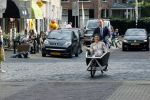 Naarden 24 september 2021
Nina ten Brink de dochter van Robert ten Brink en zijn vrouw Roos trouwt in het gemeentehuis van Naarden Vesting met haar man Laurens Jan . Ze arriveren in een bakfiets.