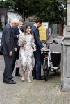 Naarden 24 september 2021
Nina ten Brink de dochter van Robert ten Brink en zijn vrouw Roos trouwt in het gemeentehuis van Naarden Vesting met haar man Laurens Jan . Ze arriveren in een bakfiets.