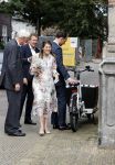 Naarden 24 september 2021
Nina ten Brink de dochter van Robert ten Brink en zijn vrouw Roos trouwt in het gemeentehuis van Naarden Vesting met haar man Laurens Jan . Ze arriveren in een bakfiets.