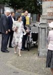 Naarden 24 september 2021
Nina ten Brink de dochter van Robert ten Brink en zijn vrouw Roos trouwt in het gemeentehuis van Naarden Vesting met haar man Laurens Jan . Ze arriveren in een bakfiets.
