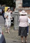 Naarden 24 september 2021
Nina ten Brink de dochter van Robert ten Brink en zijn vrouw Roos trouwt in het gemeentehuis van Naarden Vesting met haar man Laurens Jan . Ze arriveren in een bakfiets.
