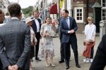 Naarden 24 september 2021
Nina ten Brink de dochter van Robert ten Brink en zijn vrouw Roos trouwt in het gemeentehuis van Naarden Vesting met haar man Laurens Jan . Ze arriveren in een bakfiets.