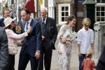 Naarden 24 september 2021
Nina ten Brink de dochter van Robert ten Brink en zijn vrouw Roos trouwt in het gemeentehuis van Naarden Vesting met haar man Laurens Jan . Ze arriveren in een bakfiets.