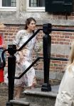 Naarden 24 september 2021
Nina ten Brink de dochter van Robert ten Brink en zijn vrouw Roos trouwt in het gemeentehuis van Naarden Vesting met haar man Laurens Jan . Ze arriveren in een bakfiets.