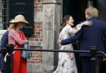 Naarden 24 september 2021
Nina ten Brink de dochter van Robert ten Brink en zijn vrouw Roos trouwt in het gemeentehuis van Naarden Vesting met haar man Laurens Jan . Ze arriveren in een bakfiets.