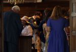 Naarden 24 september 2021
Nina ten Brink de dochter van Robert ten Brink en zijn vrouw Roos trouwt in het gemeentehuis van Naarden Vesting met haar man Laurens Jan . Ze arriveren in een bakfiets.