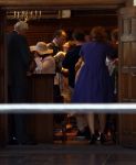 Naarden 24 september 2021
Nina ten Brink de dochter van Robert ten Brink en zijn vrouw Roos trouwt in het gemeentehuis van Naarden Vesting met haar man Laurens Jan . Ze arriveren in een bakfiets.