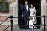 Naarden 24 september 2021
Nina ten Brink de dochter van Robert ten Brink en zijn vrouw Roos trouwt in het gemeentehuis van Naarden Vesting met haar man Laurens Jan . Ze arriveren in een bakfiets.