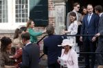 Naarden 24 september 2021
Nina ten Brink de dochter van Robert ten Brink en zijn vrouw Roos trouwt in het gemeentehuis van Naarden Vesting met haar man Laurens Jan . Ze arriveren in een bakfiets.