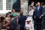 Naarden 24 september 2021
Nina ten Brink de dochter van Robert ten Brink en zijn vrouw Roos trouwt in het gemeentehuis van Naarden Vesting met haar man Laurens Jan . Ze arriveren in een bakfiets.