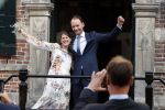 Naarden 24 september 2021
Nina ten Brink de dochter van Robert ten Brink en zijn vrouw Roos trouwt in het gemeentehuis van Naarden Vesting met haar man Laurens Jan . Ze arriveren in een bakfiets.