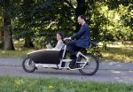 Naarden 24 september 2021
Nina ten Brink de dochter van Robert ten Brink en zijn vrouw Roos trouwt in het gemeentehuis van Naarden Vesting met haar man Laurens Jan . Ze arriveren in een bakfiets.