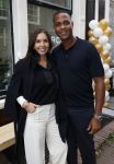 Amsterdam 2 oktober 2021
Patrick Kluivert zijn vrouw Rosanna Nino Wilkes zijn aandeelhouder in het sneakermerk Qurk. De schoenen worden van kurk gemaakt. De winkel zit in de 9 straatjes.