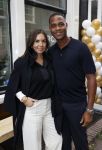 Amsterdam 2 oktober 2021
Patrick Kluivert zijn vrouw Rosanna Nino Wilkes zijn aandeelhouder in het sneakermerk Qurk. De schoenen worden van kurk gemaakt. De winkel zit in de 9 straatjes.