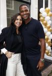 Amsterdam 2 oktober 2021
Patrick Kluivert zijn vrouw Rosanna Nino Wilkes zijn aandeelhouder in het sneakermerk Qurk. De schoenen worden van kurk gemaakt. De winkel zit in de 9 straatjes.