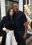 Amsterdam 2 oktober 2021
Patrick Kluivert zijn vrouw Rosanna Nino Wilkes zijn aandeelhouder in het sneakermerk Qurk. De schoenen worden van kurk gemaakt. De winkel zit in de 9 straatjes.