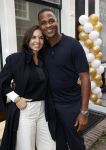 Amsterdam 2 oktober 2021
Patrick Kluivert zijn vrouw Rosanna Nino Wilkes zijn aandeelhouder in het sneakermerk Qurk. De schoenen worden van kurk gemaakt. De winkel zit in de 9 straatjes.