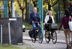 Amsterdam 3 september 2021
Paatrick Stoof met zijn partner op de fiets in Amsterdam Buitenveldert.