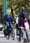 Amsterdam 3 september 2021
Paatrick Stoof met zijn partner op de fiets in Amsterdam Buitenveldert.