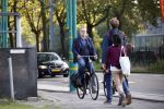 Amsterdam 3 september 2021
Paatrick Stoof met zijn partner op de fiets in Amsterdam Buitenveldert.